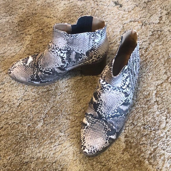 Snakeskin boots - Picture 1 of 3